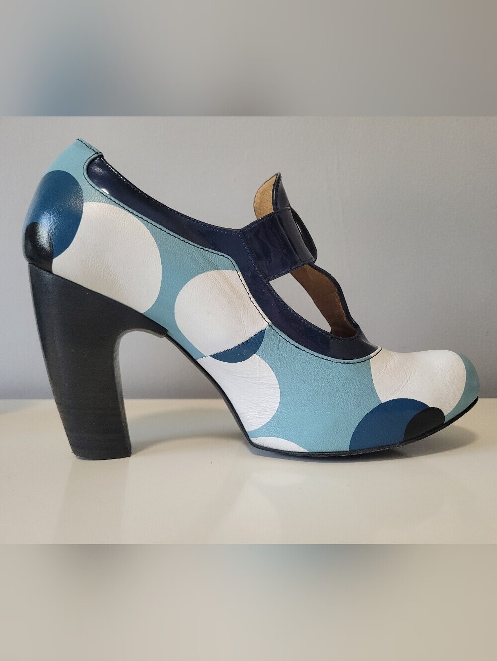 Fluevog Views Arbus Leather T-Strap Heels, Size 8 - Picture 5 of 12